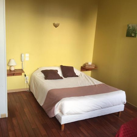 Au Pere Tranquille Hotel Tinchebray-Bocage Eksteriør billede