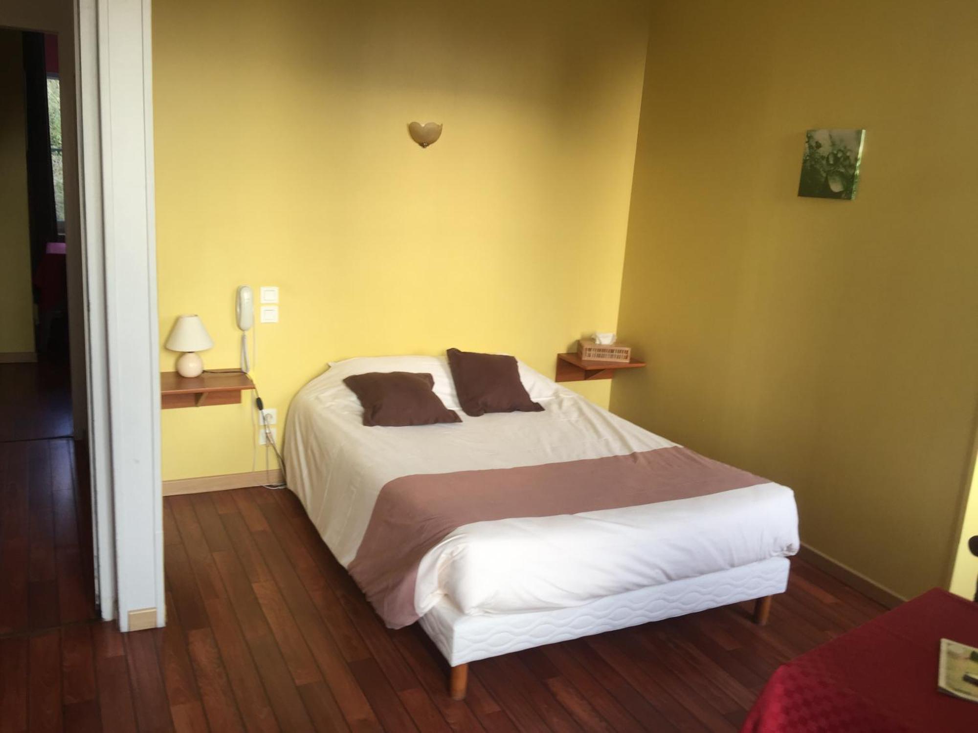 Au Pere Tranquille Hotel Tinchebray-Bocage Eksteriør billede