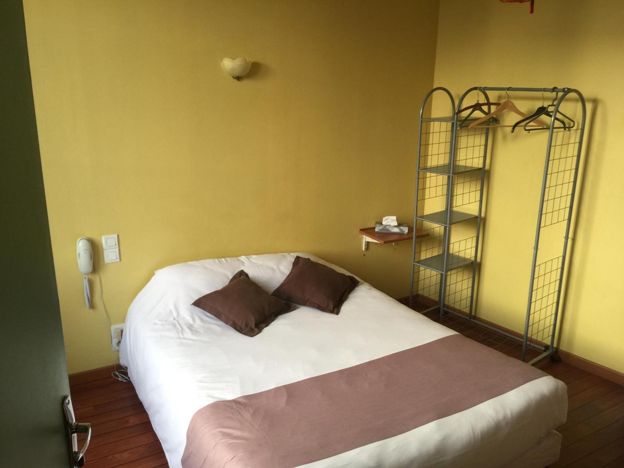 Au Pere Tranquille Hotel Tinchebray-Bocage Eksteriør billede